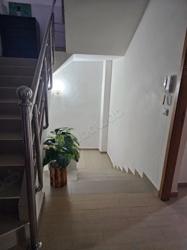 Prachtig huis te koop in Hay Zobir. 4 slaapkamers. Tuin
