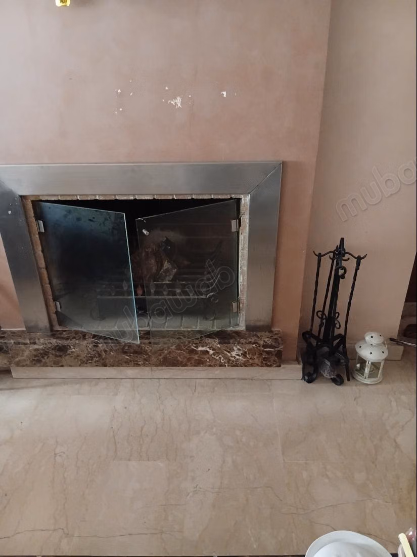 Vente d'un bel appartement à Racine. 
3 chambres agréables. 
Cheminée et climatisation — 4