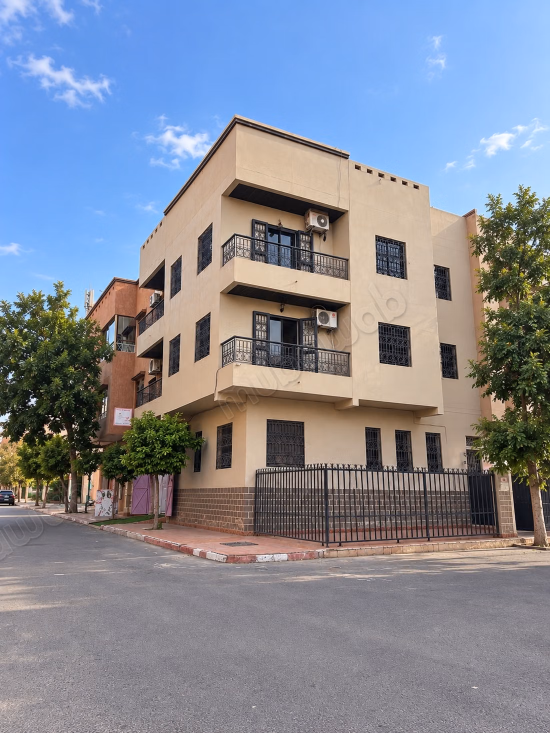 Un immeuble en vente 
Izdihar
