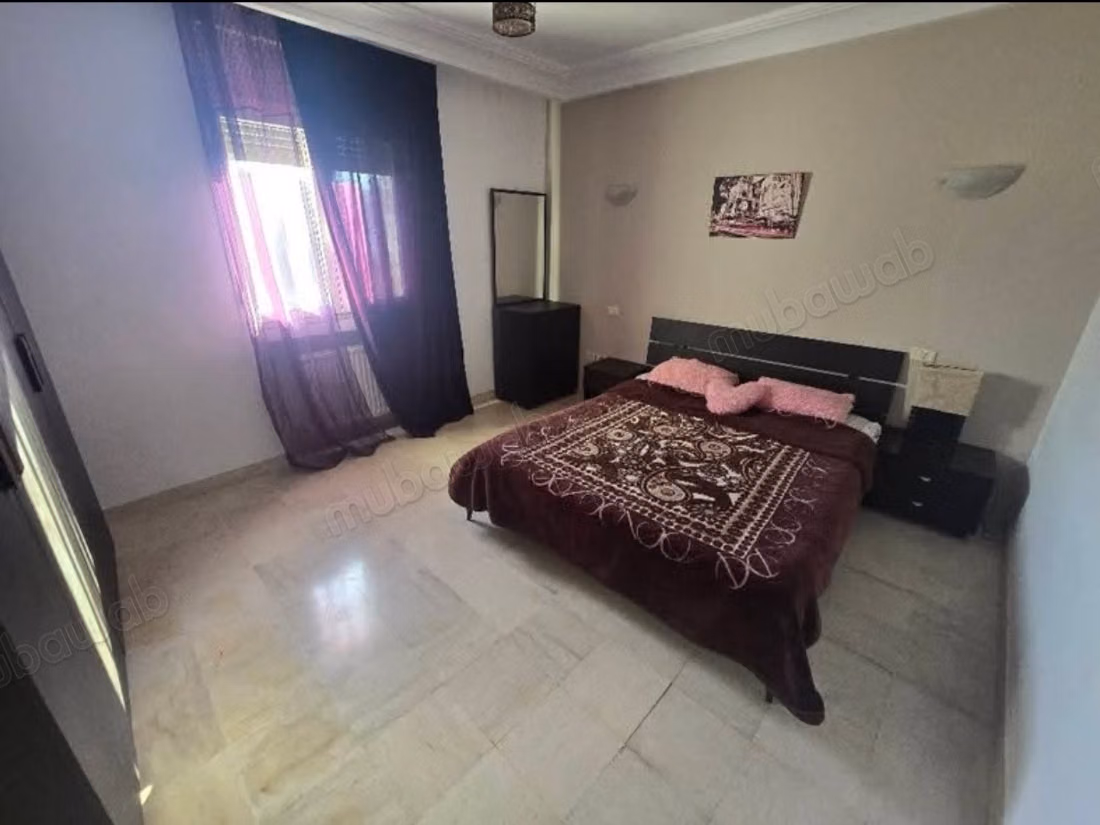 Location d'un appartement à El Menzah 
7.3 pièces. Meublé