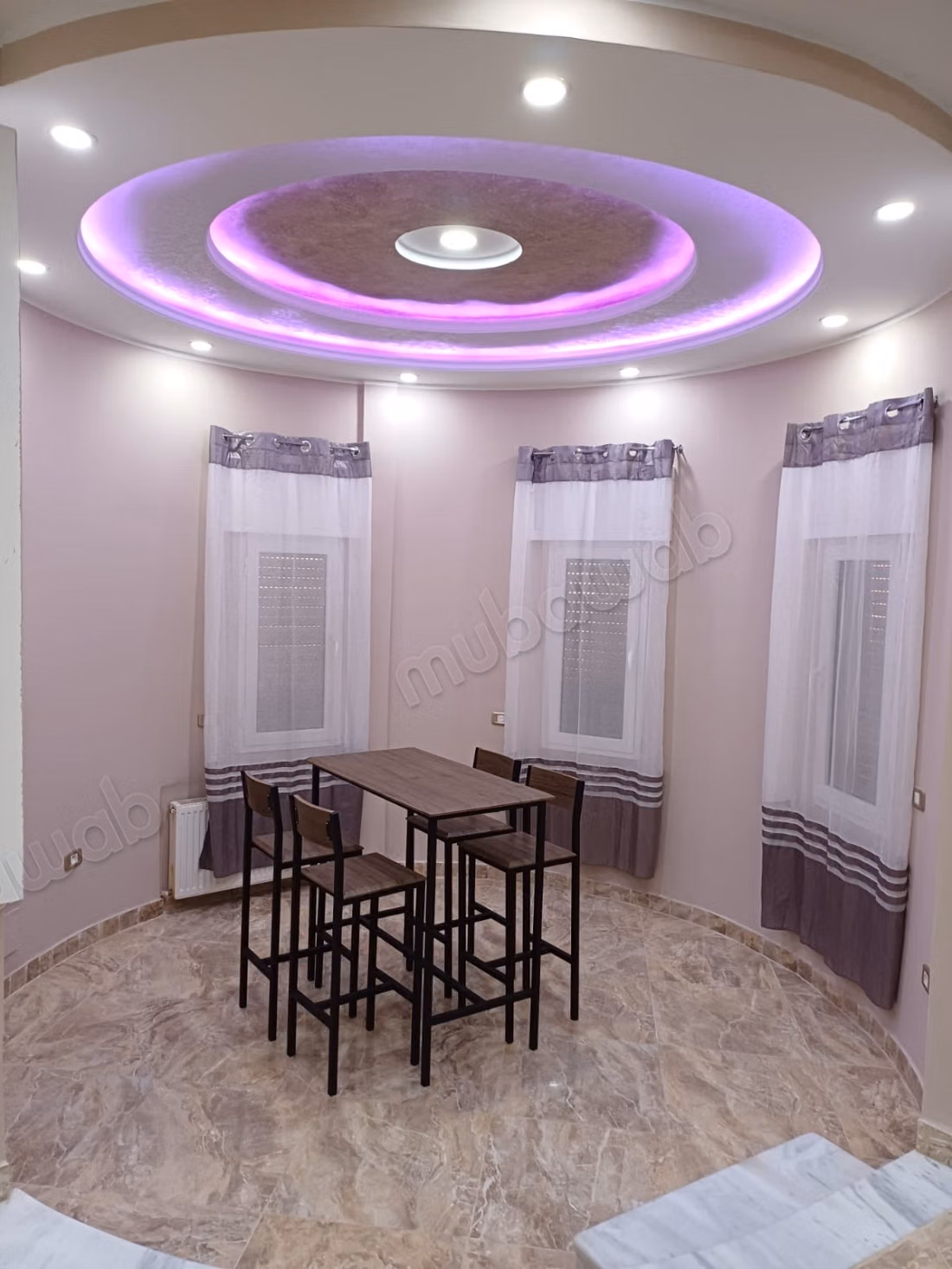 Villa de luxe à vendre. Surface totale 531 m². Bien meublé