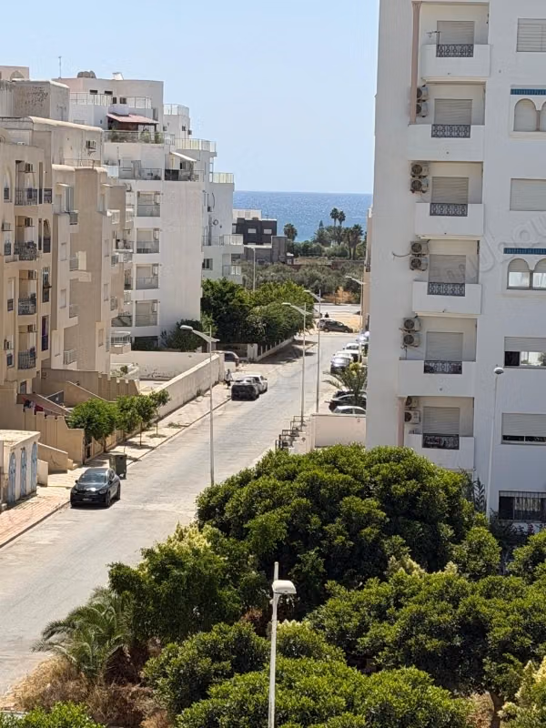 S2 meublé à louer à Mrezga – 100 m² – Aperçu mer