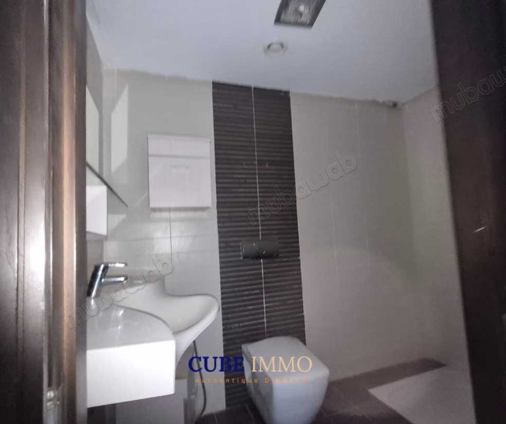 Office Space 270 m² with Large Terrace