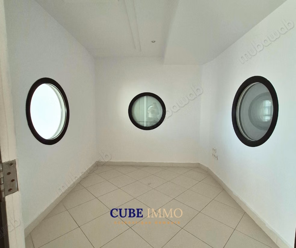 Office Space 270 m² with Large Terrace