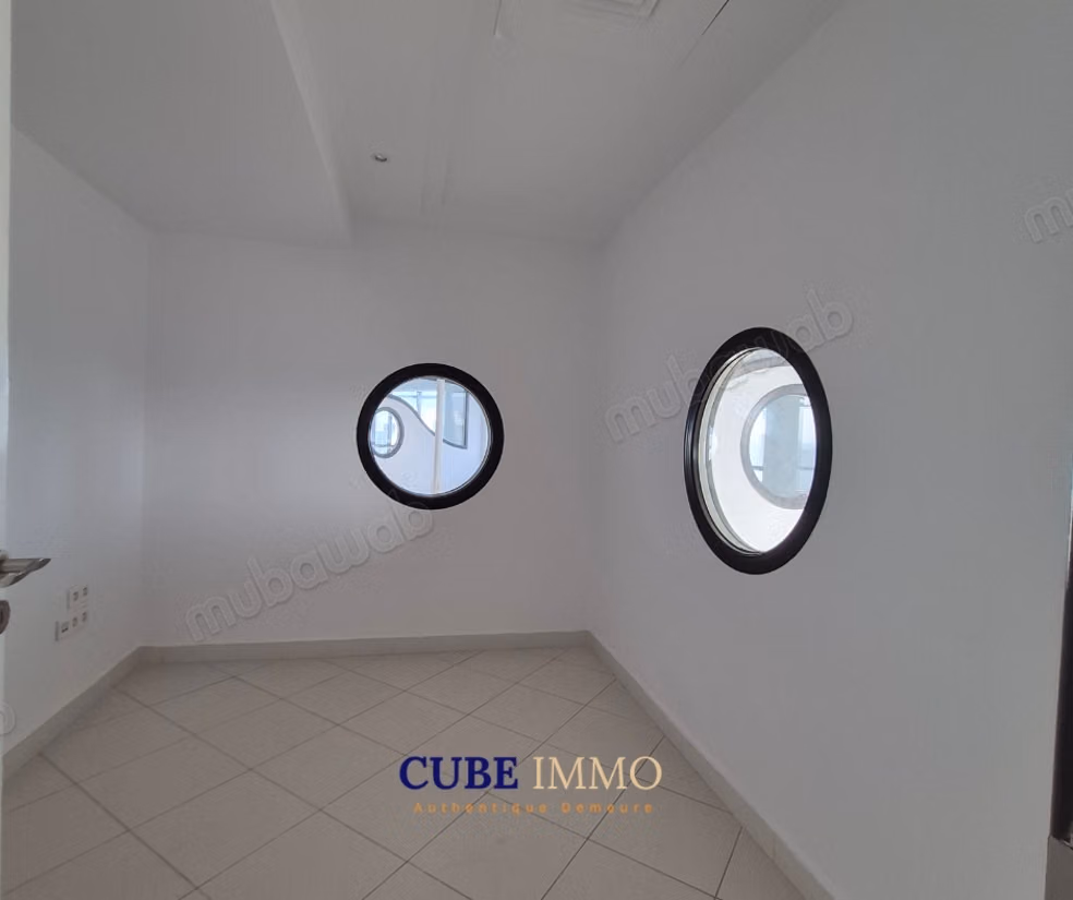 Office Space 270 m² with Large Terrace