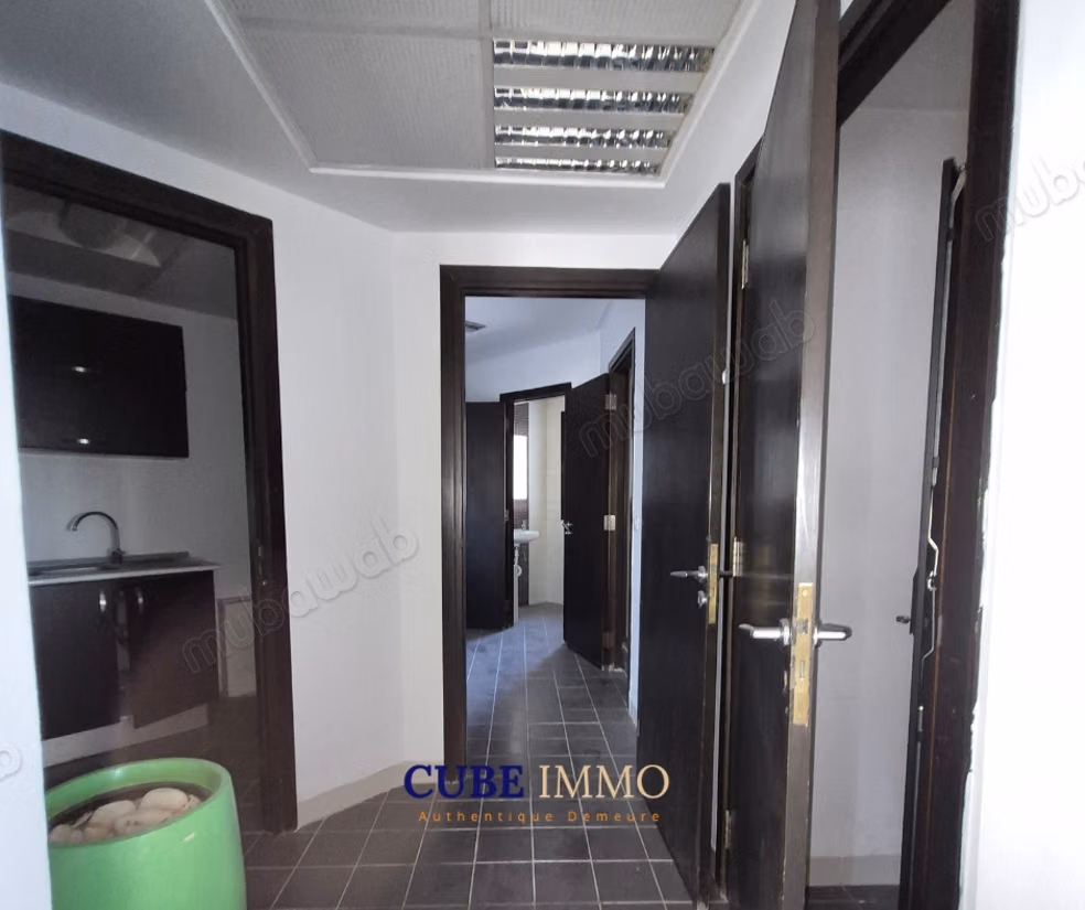 Office Space 270 m² with Large Terrace