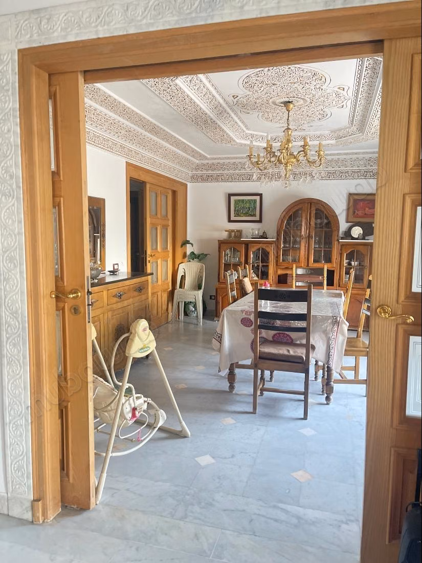 Villa de luxe à vendre à Salambo. 7 chambres. Bien meublé