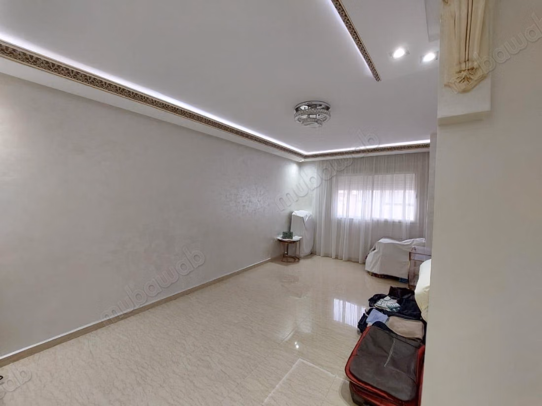 Verkoop van luxe villa in Branes 2. 6 comfortabele kamers. Goed ingericht