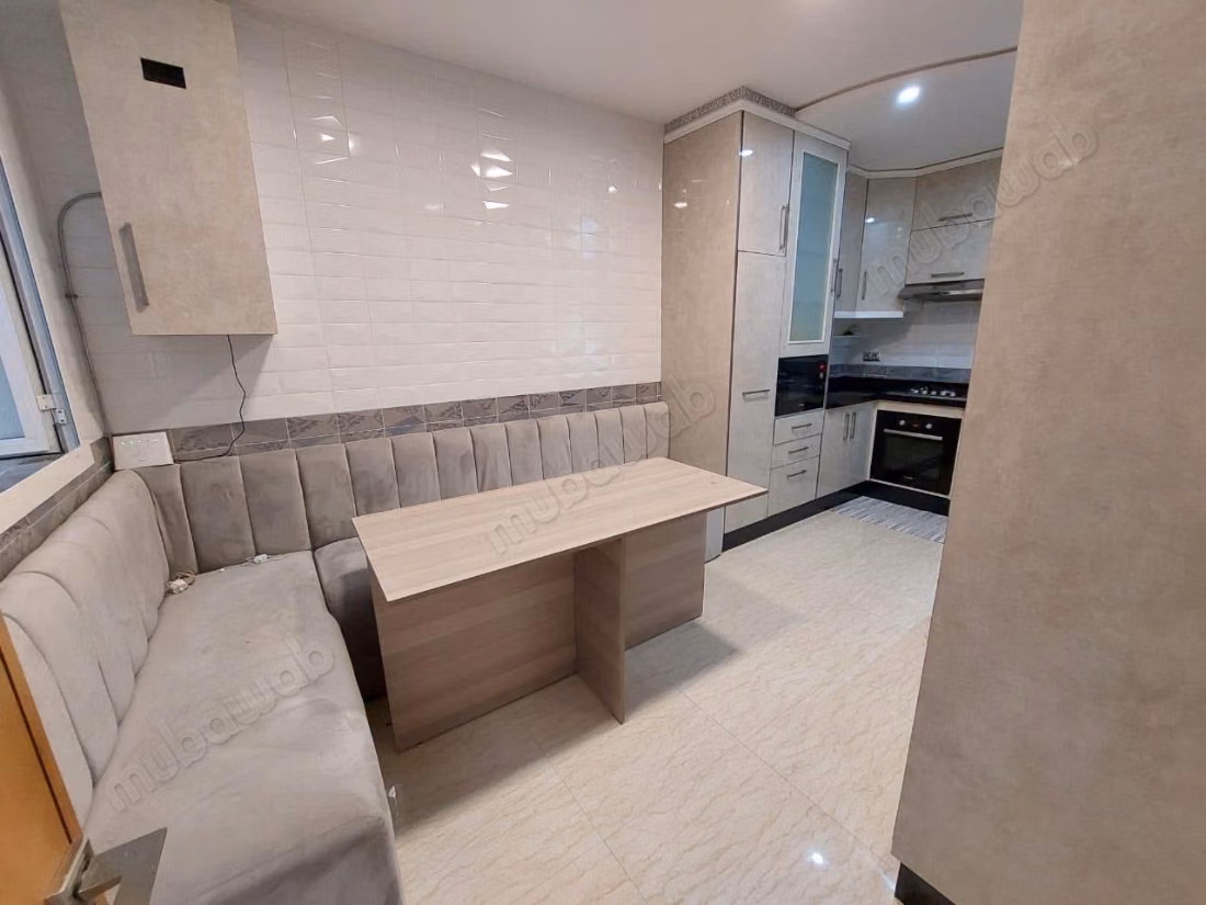 Verkoop van luxe villa in Branes 2. 6 comfortabele kamers. Goed ingericht