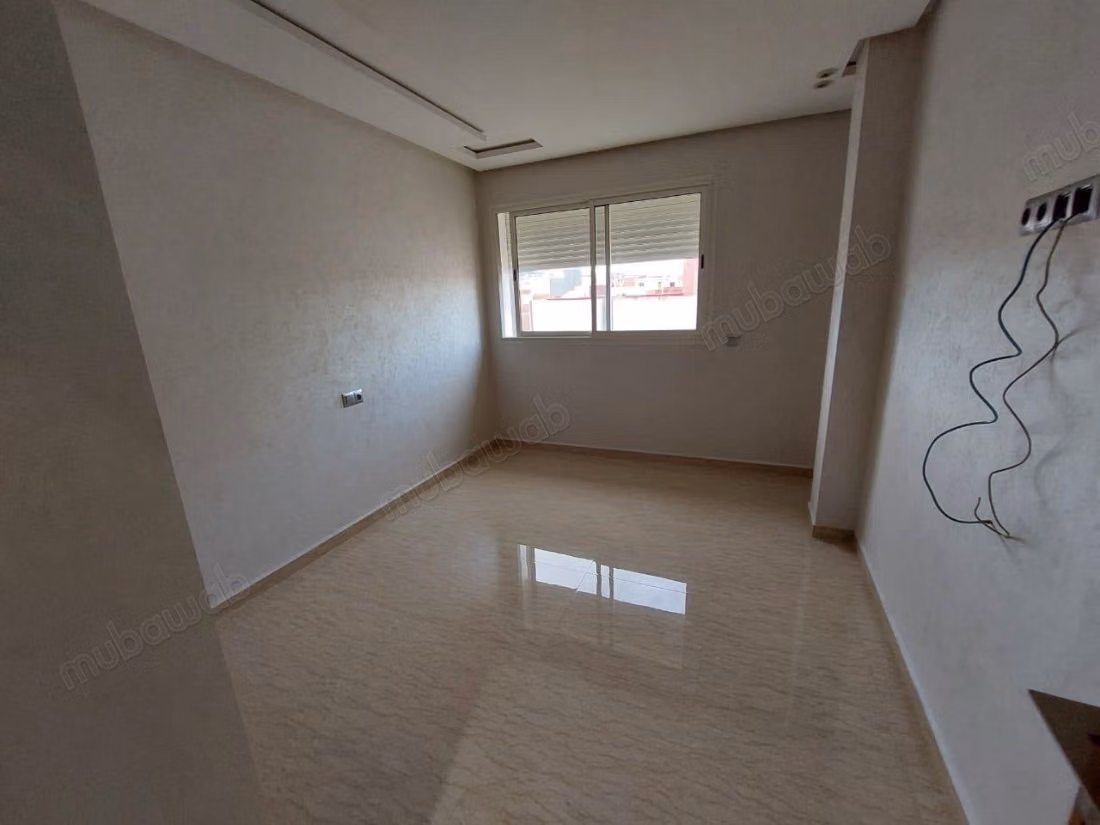 Verkoop van luxe villa in Branes 2. 6 comfortabele kamers. Goed ingericht