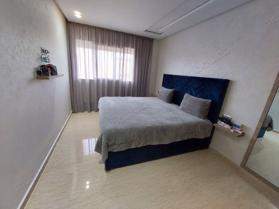 Verkoop van luxe villa in Branes 2. 6 comfortabele kamers. Goed ingericht