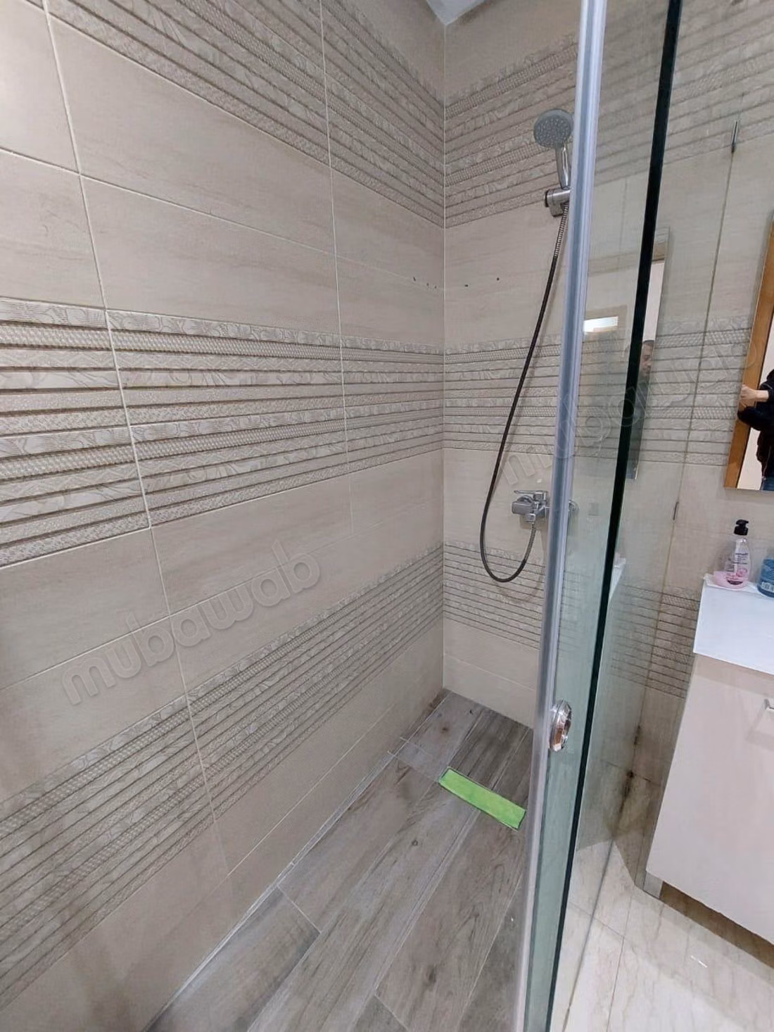 Verkoop van luxe villa in Branes 2. 6 comfortabele kamers. Goed ingericht