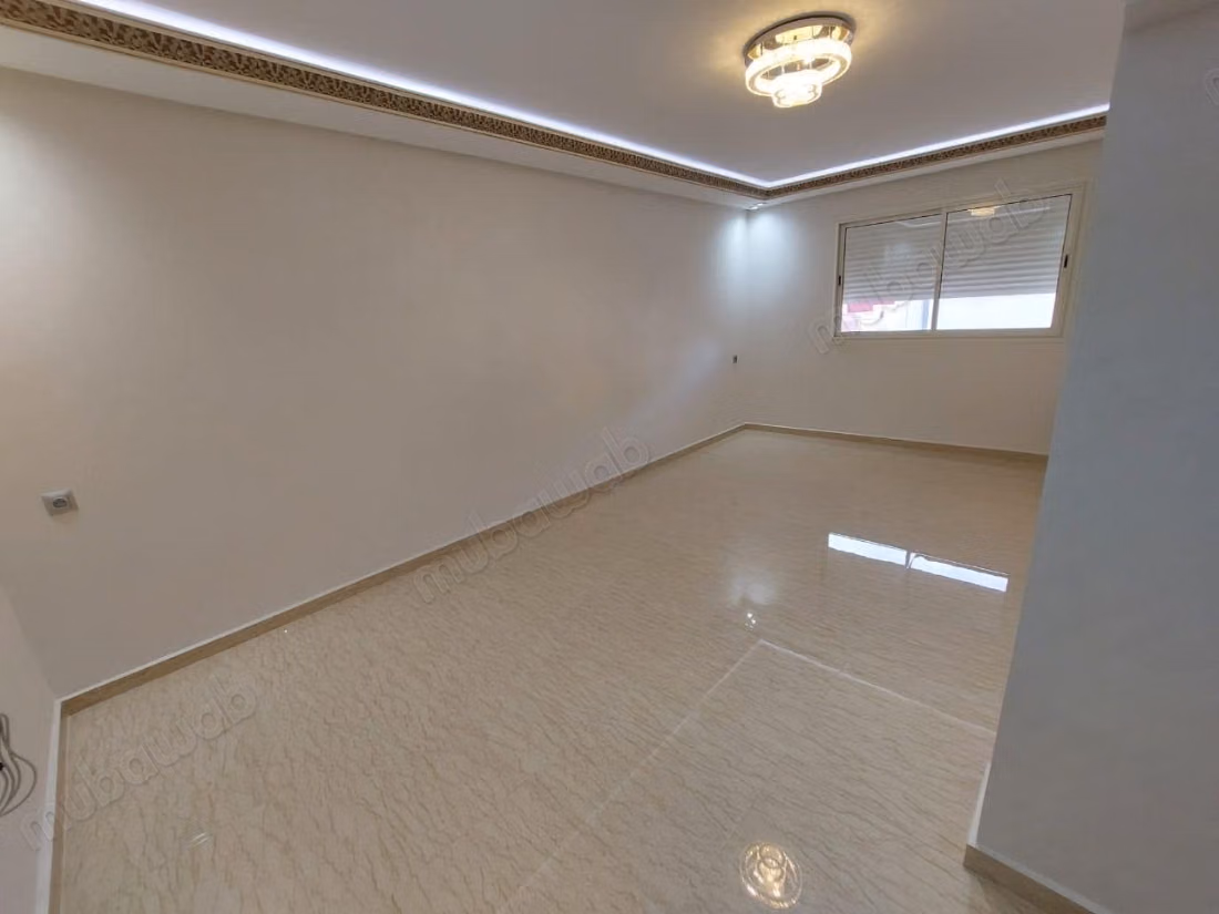 Verkoop van luxe villa in Branes 2. 6 comfortabele kamers. Goed ingericht
