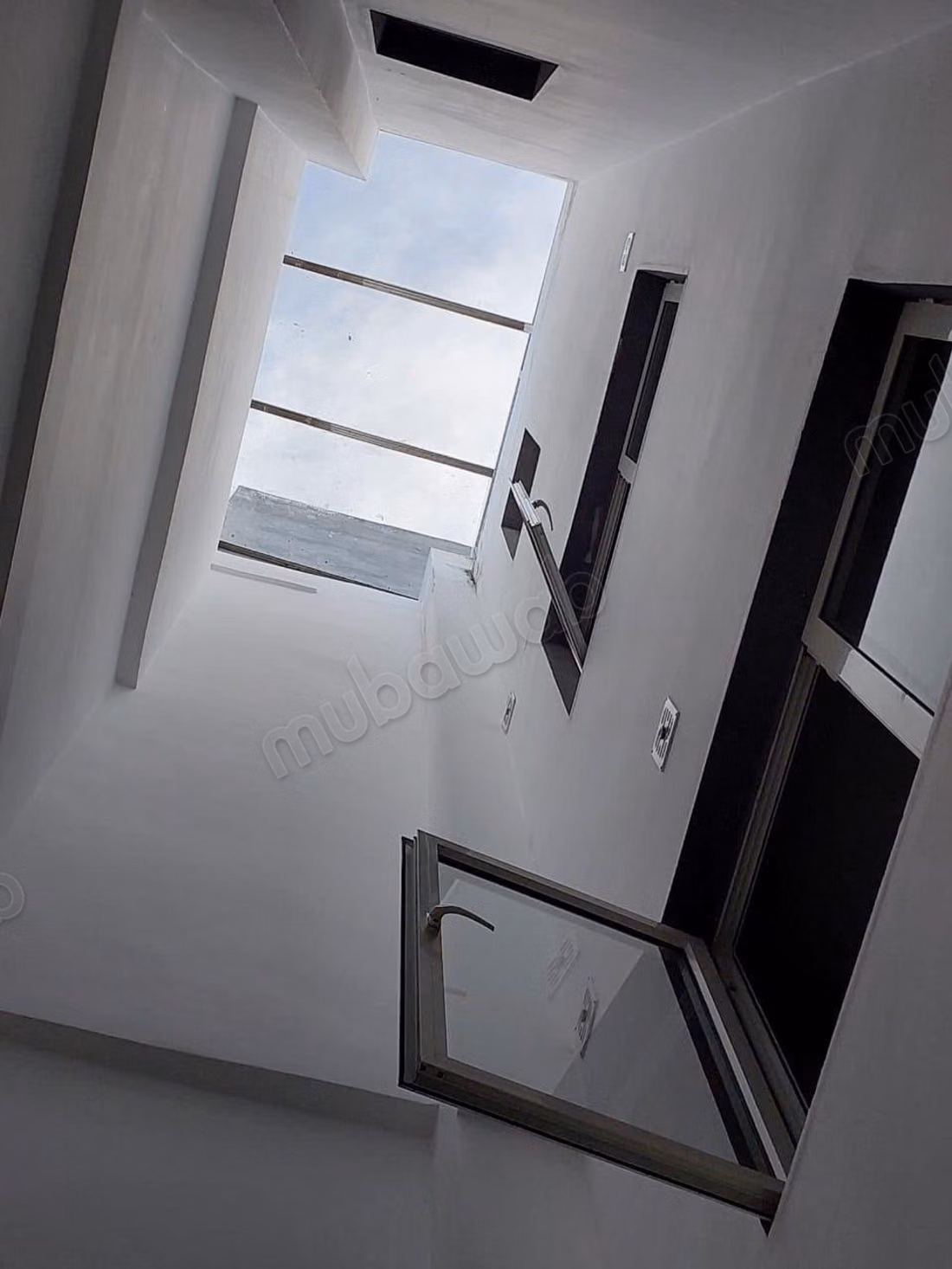 Verkoop van luxe villa in Branes 2. 6 comfortabele kamers. Goed ingericht