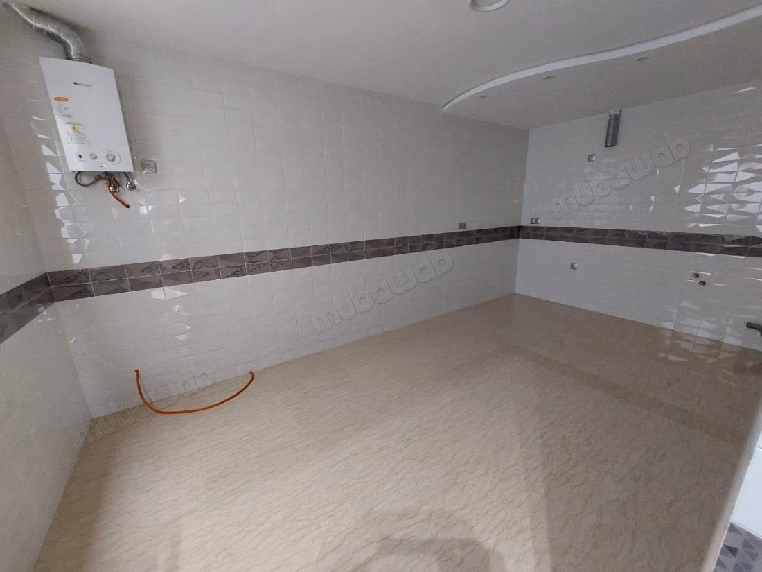 Verkoop van luxe villa in Branes 2. 6 comfortabele kamers. Goed ingericht