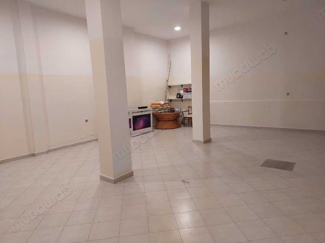 Verkoop van luxe villa in Branes 2. 6 comfortabele kamers. Goed ingericht