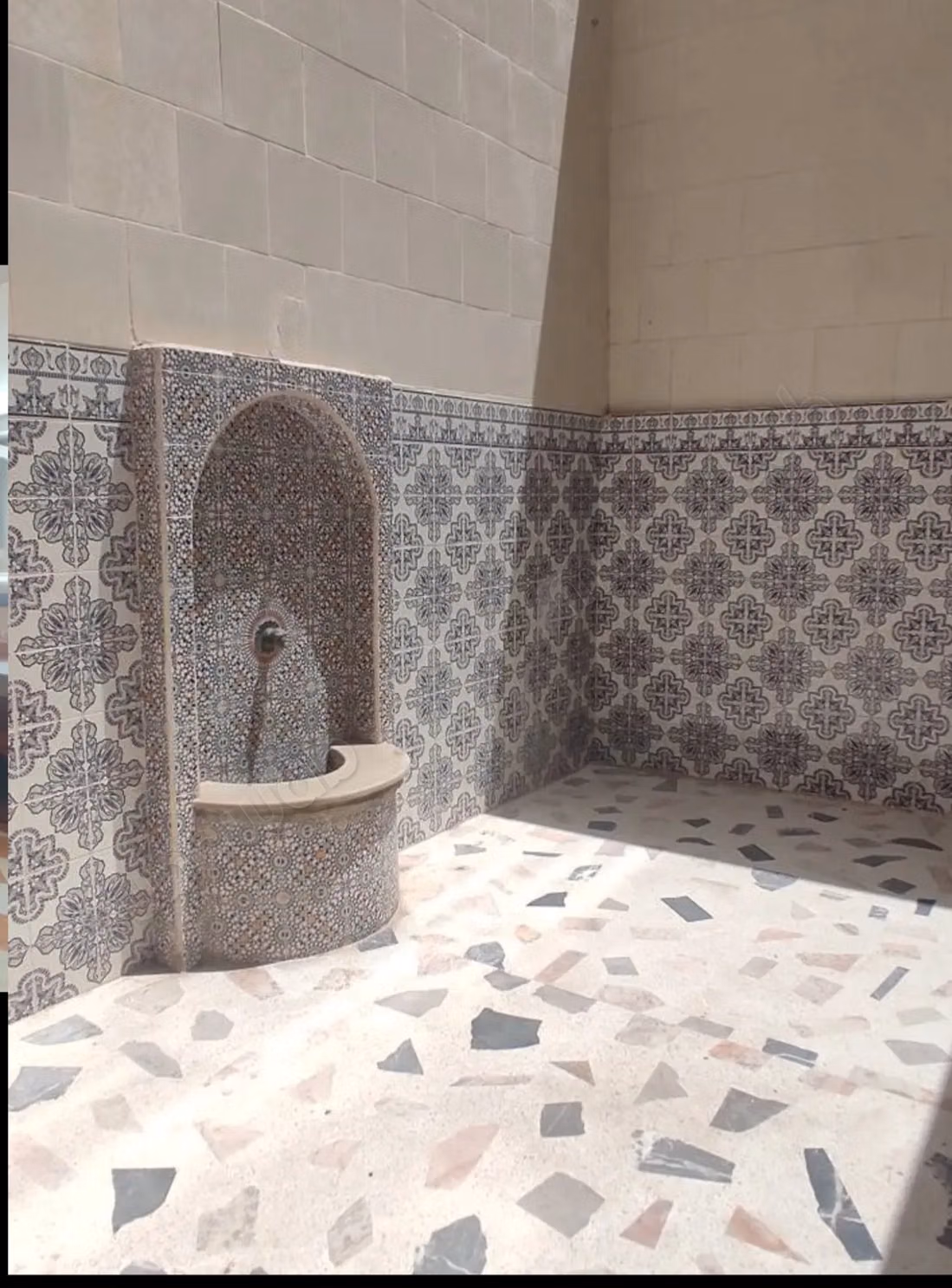 Casa en venta en La Colina. 8 habitaciones cómodas. Aparcamiento y terraza