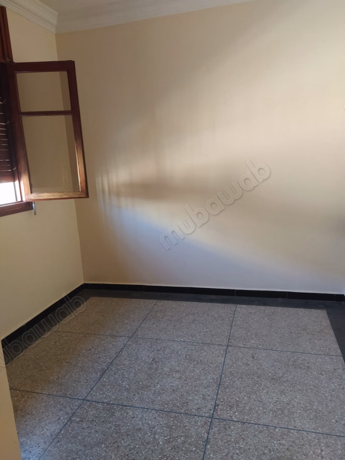 Casa en venta en La Colina. 8 habitaciones cómodas. Aparcamiento y terraza