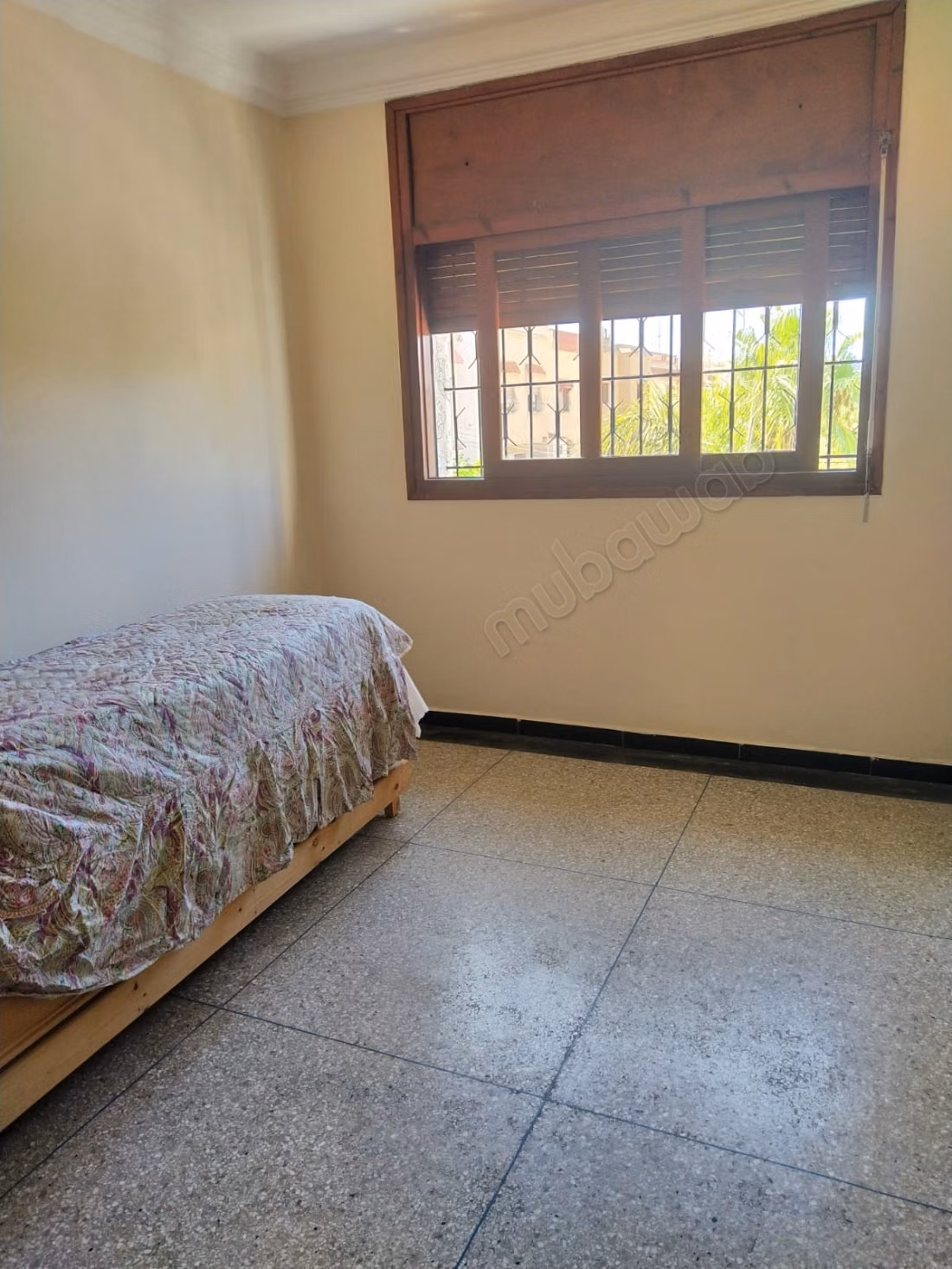 Casa en venta en La Colina. 8 habitaciones cómodas. Aparcamiento y terraza