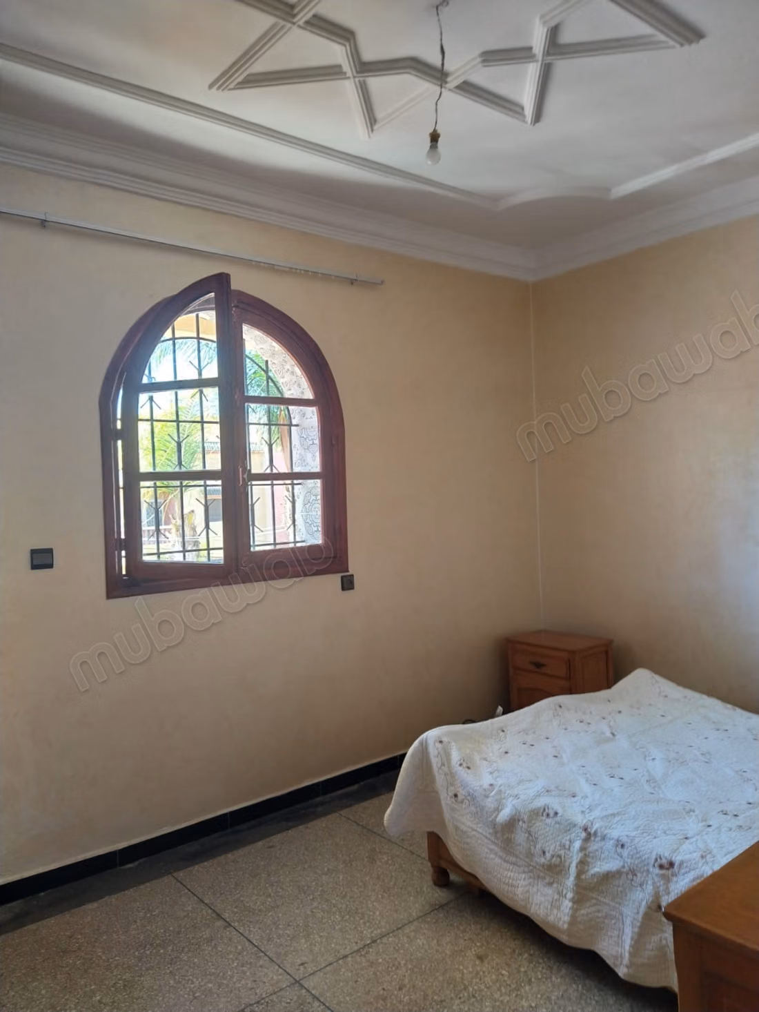 Casa en venta en La Colina. 8 habitaciones cómodas. Aparcamiento y terraza