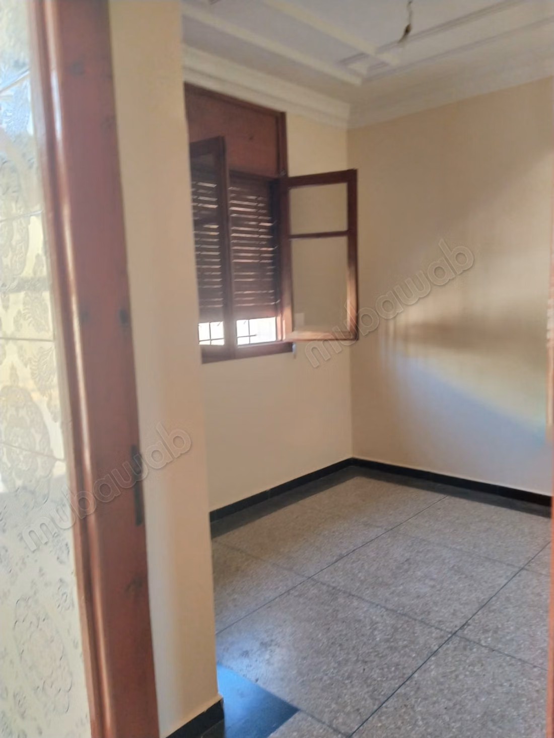 Casa en venta en La Colina. 8 habitaciones cómodas. Aparcamiento y terraza