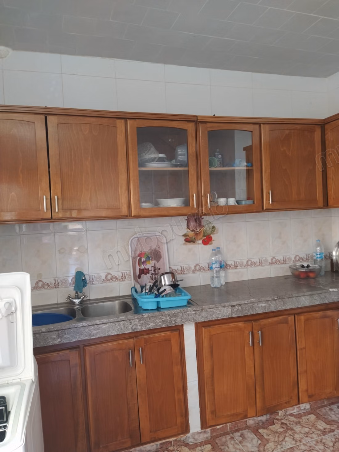 Casa en venta en La Colina. 8 habitaciones cómodas. Aparcamiento y terraza