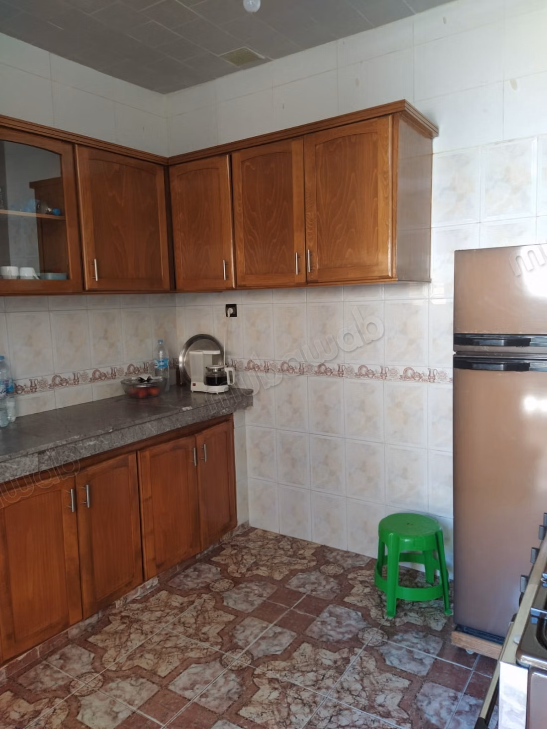 Casa en venta en La Colina. 8 habitaciones cómodas. Aparcamiento y terraza