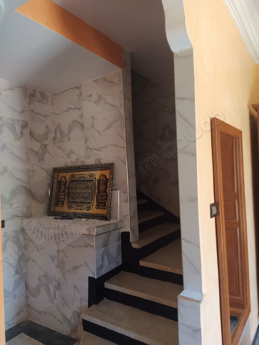 Casa en venta en La Colina. 8 habitaciones cómodas. Aparcamiento y terraza