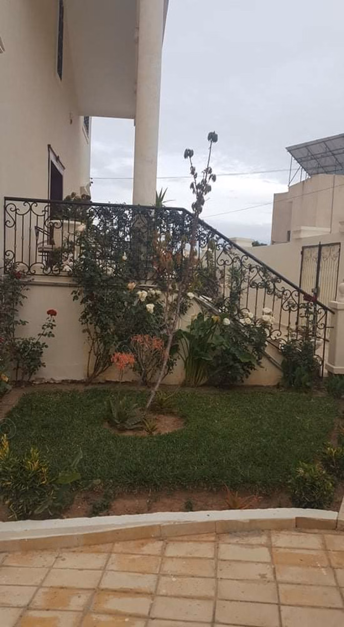 Mini castle for rent in El Manar 2. 8 comfortable rooms. Furnished