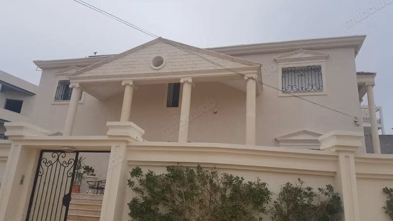 Mini castle for rent in El Manar 2. 8 comfortable rooms. Furnished