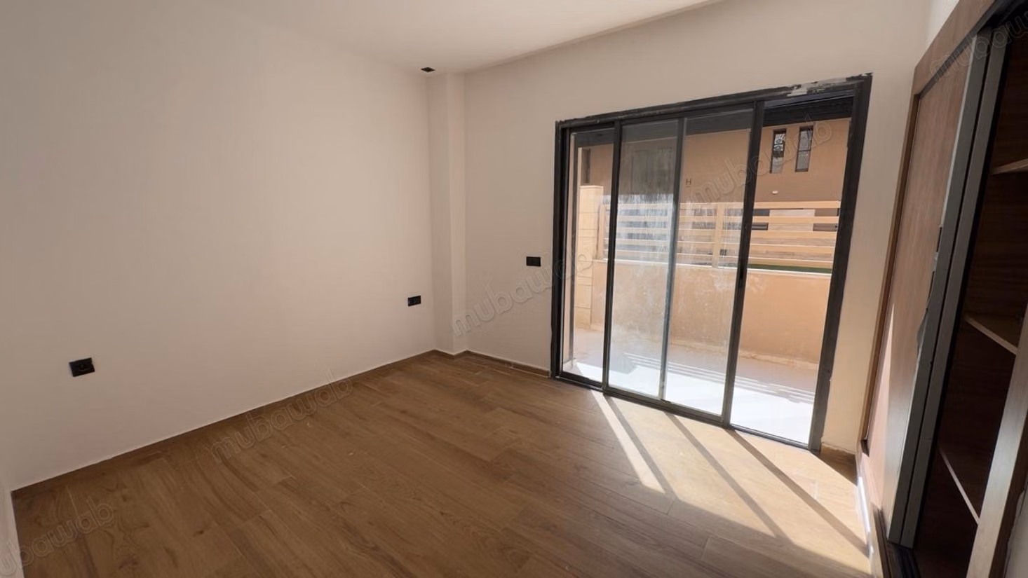 Prachtig leeg duplex appartement van 100 m² in de Hivernage voor lange termijn