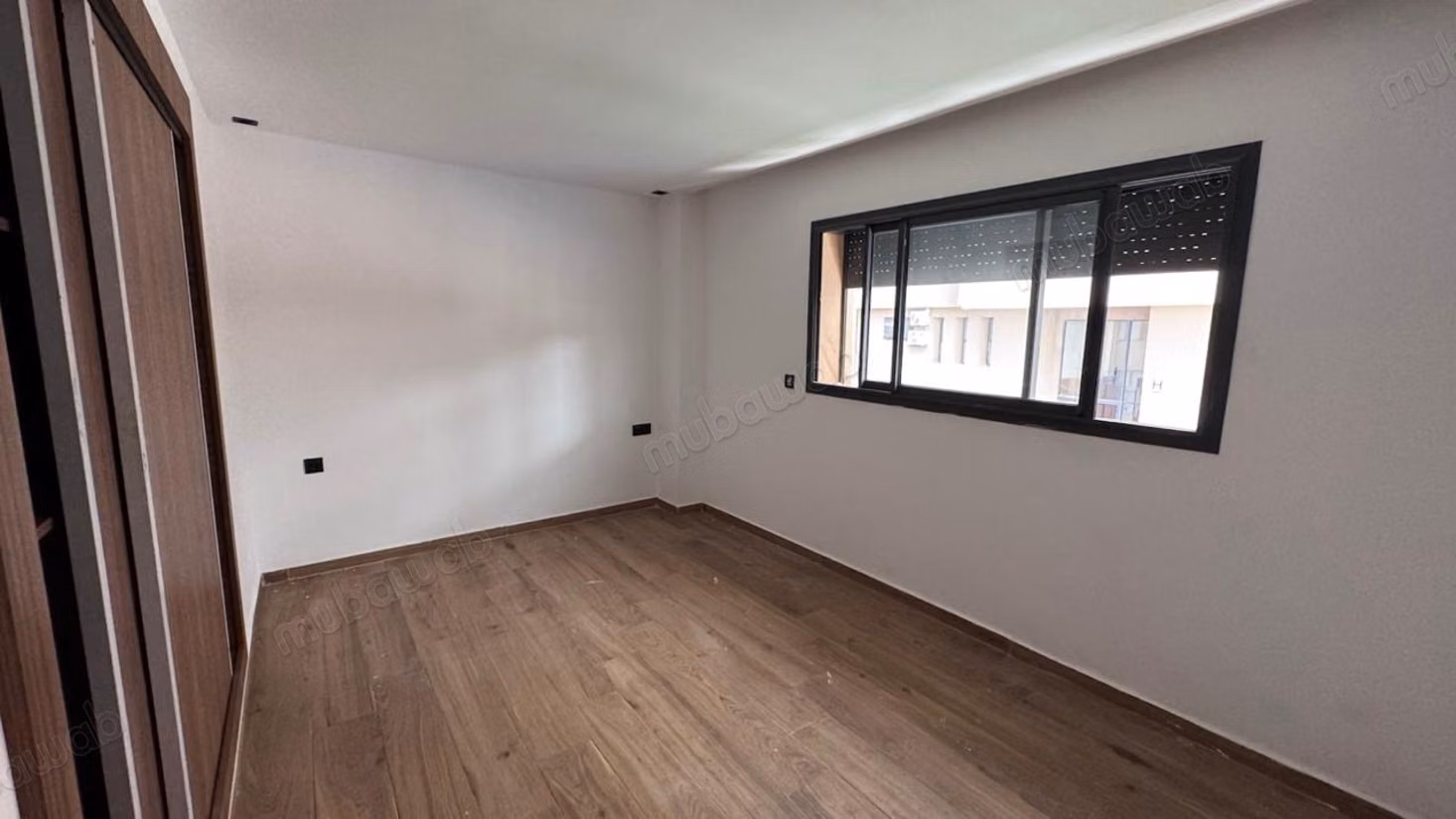 Prachtig leeg duplex appartement van 100 m² in de Hivernage voor lange termijn