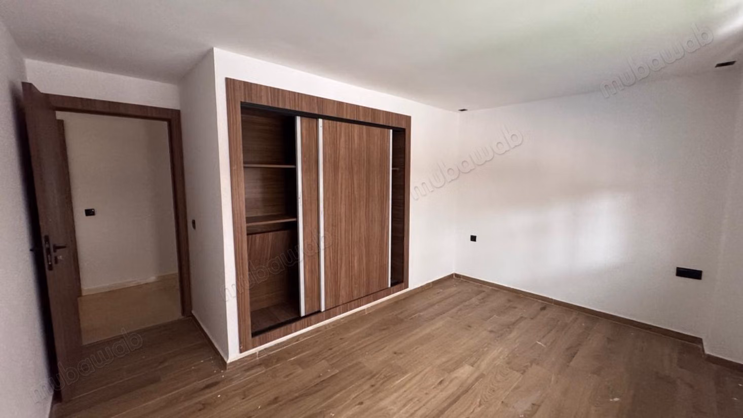Prachtig leeg duplex appartement van 100 m² in de Hivernage voor lange termijn