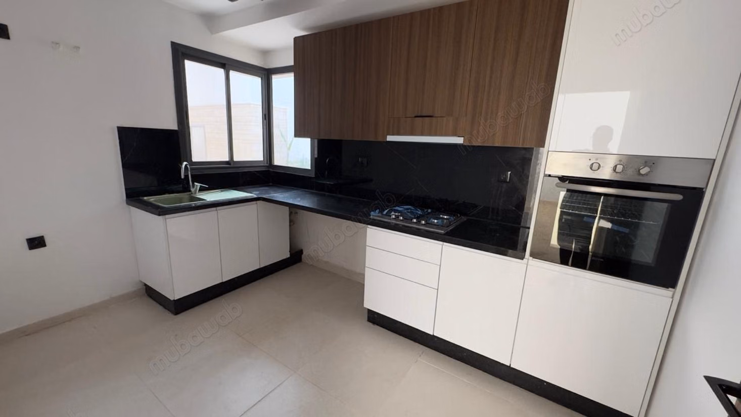 Prachtig leeg duplex appartement van 100 m² in de Hivernage voor lange termijn