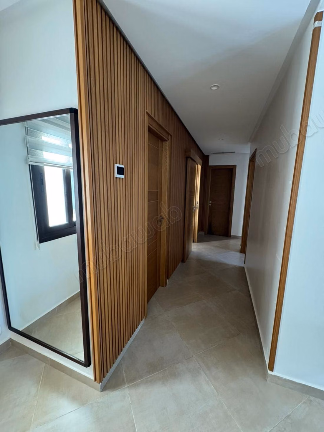 Superbe appartement à louer à M'Diq. 
Surface de 100 m². 
Bien meublé