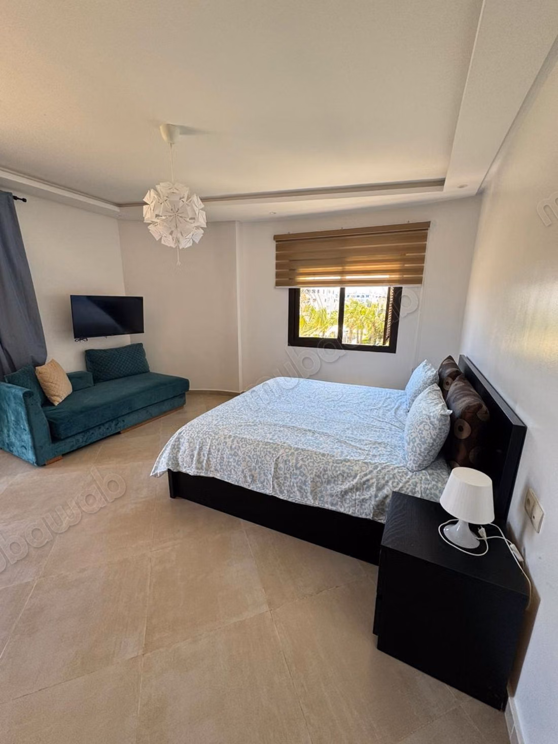 Superbe appartement à louer à M'Diq. 
Surface de 100 m². 
Bien meublé