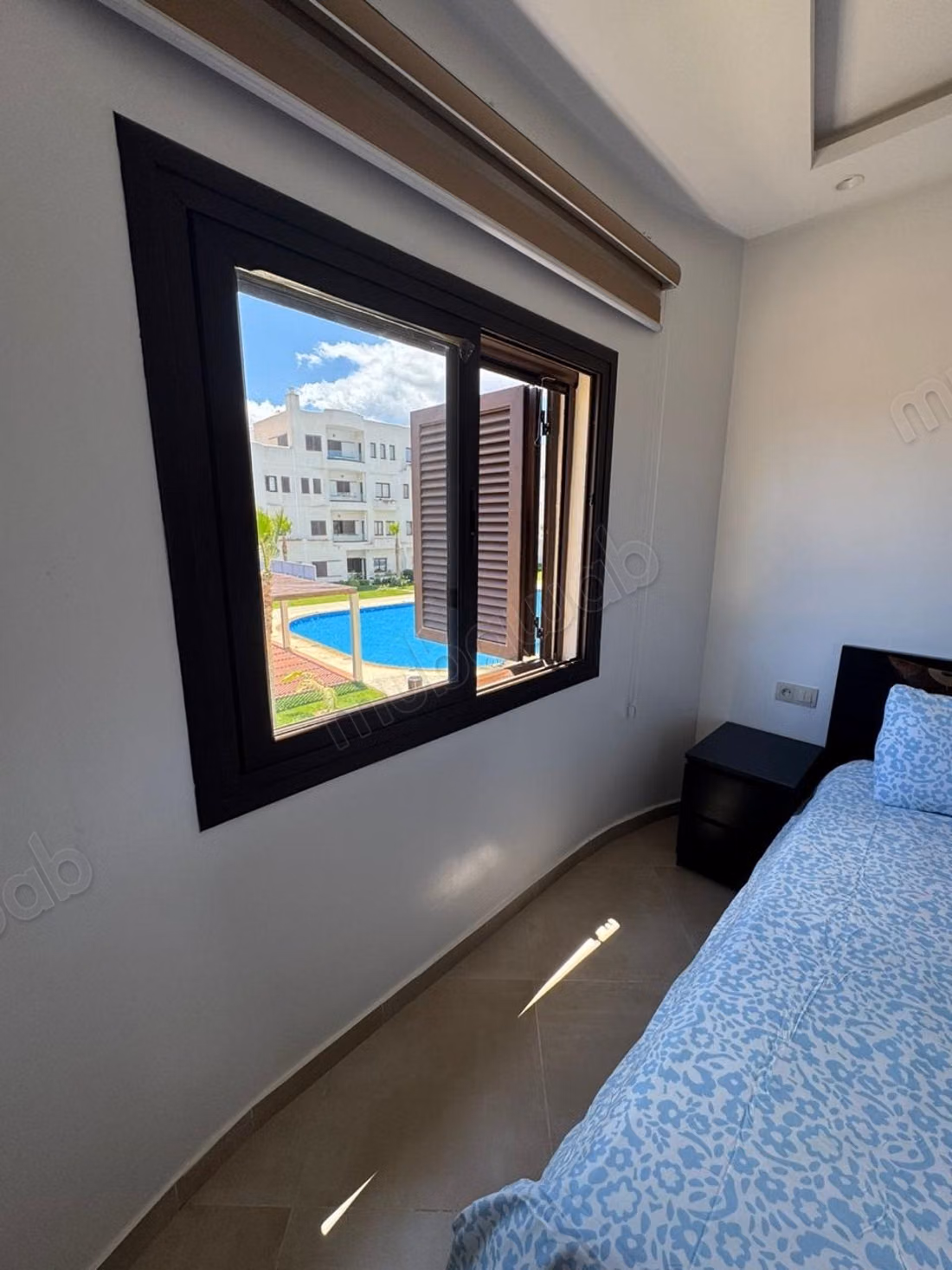 Superbe appartement à louer à M'Diq. 
Surface de 100 m². 
Bien meublé