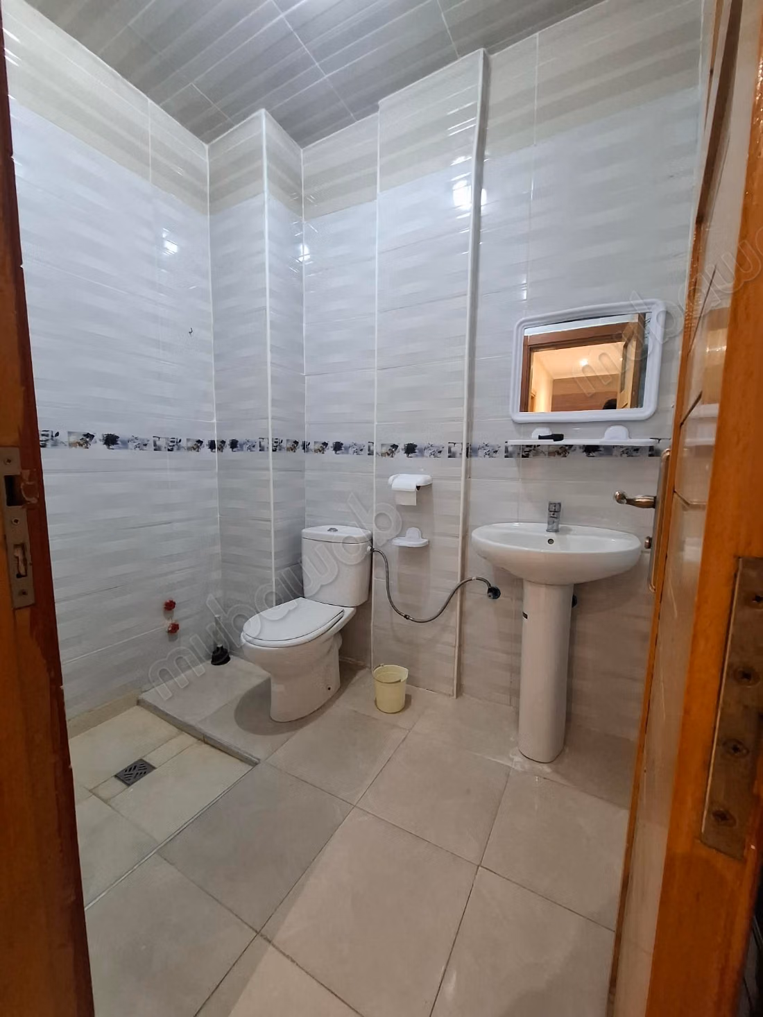 Appartement te huur, 1e verdieping, dichtbij de luchthaven
