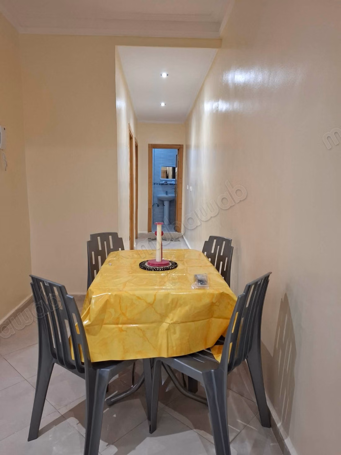 Appartement te huur, 1e verdieping, dichtbij de luchthaven