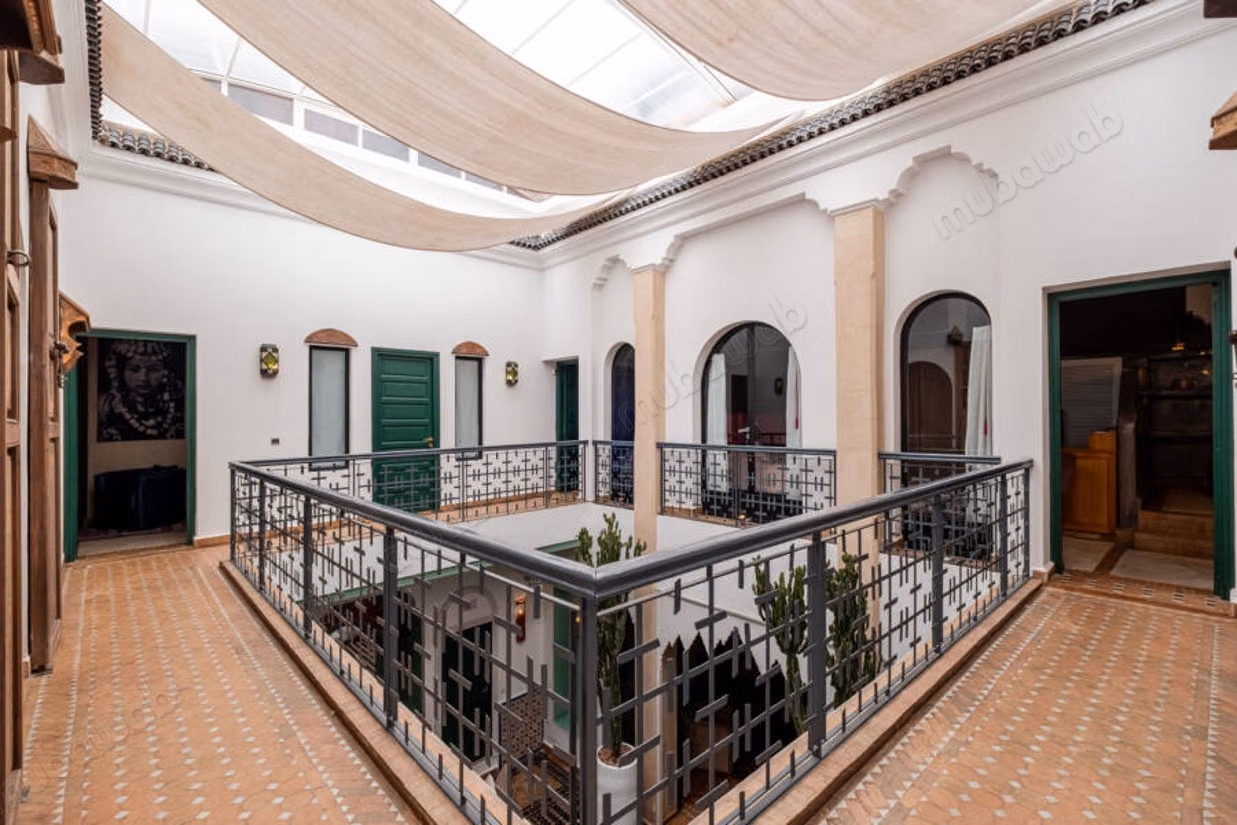 Prachtige riad met 6 slaapkamers en zwembad naast het Bahia-paleis