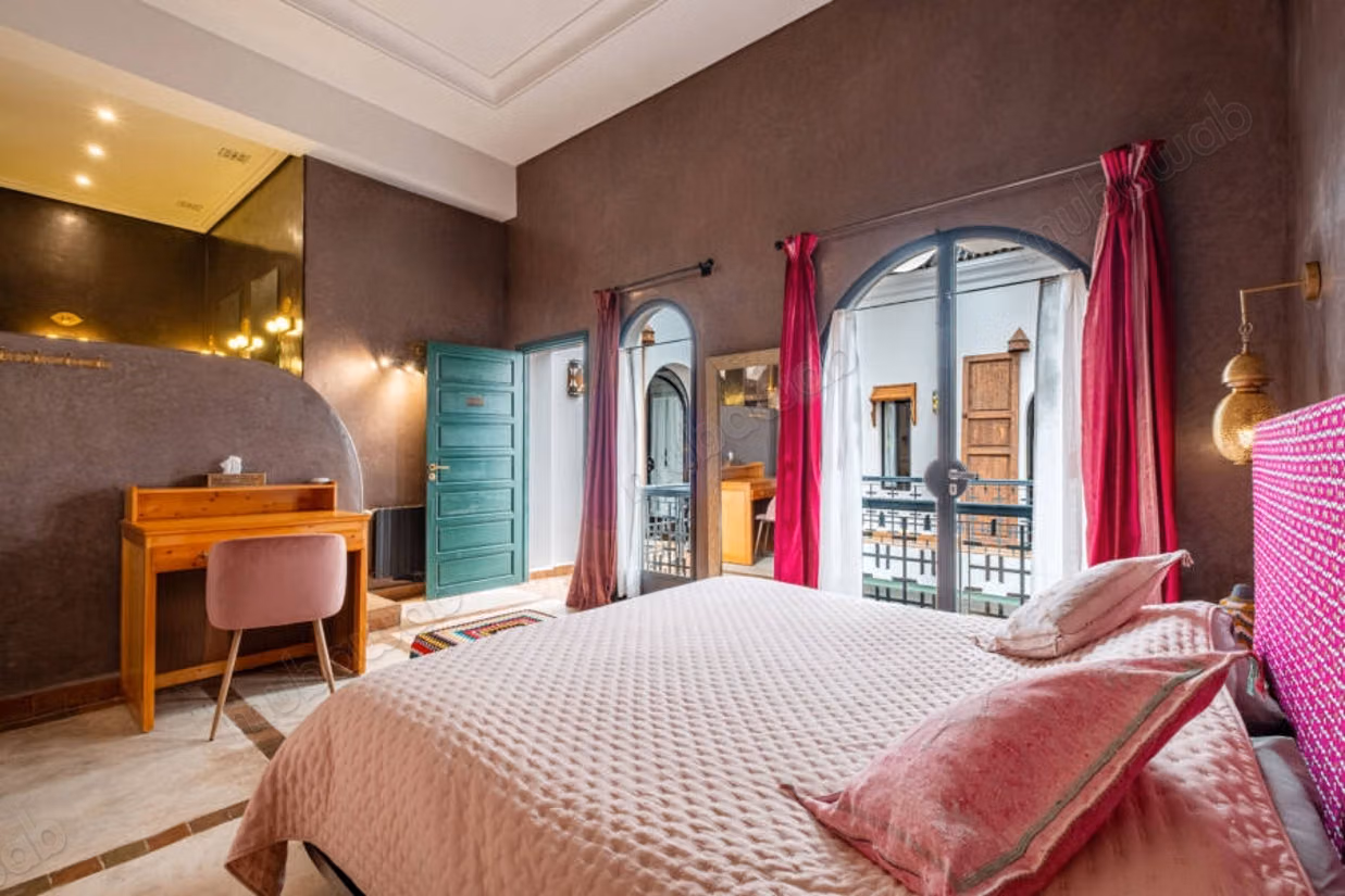 Prachtige riad met 6 slaapkamers en zwembad naast het Bahia-paleis