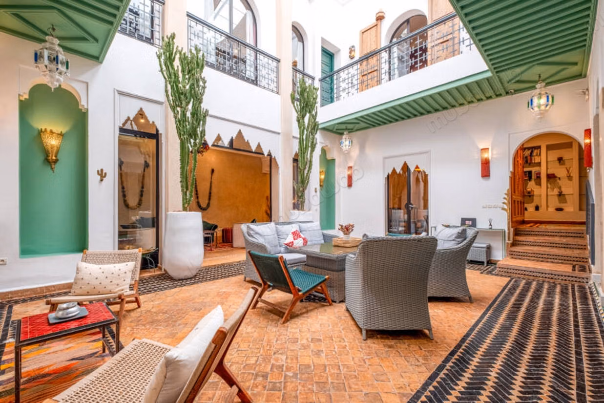 Prachtige riad met 6 slaapkamers en zwembad naast het Bahia-paleis