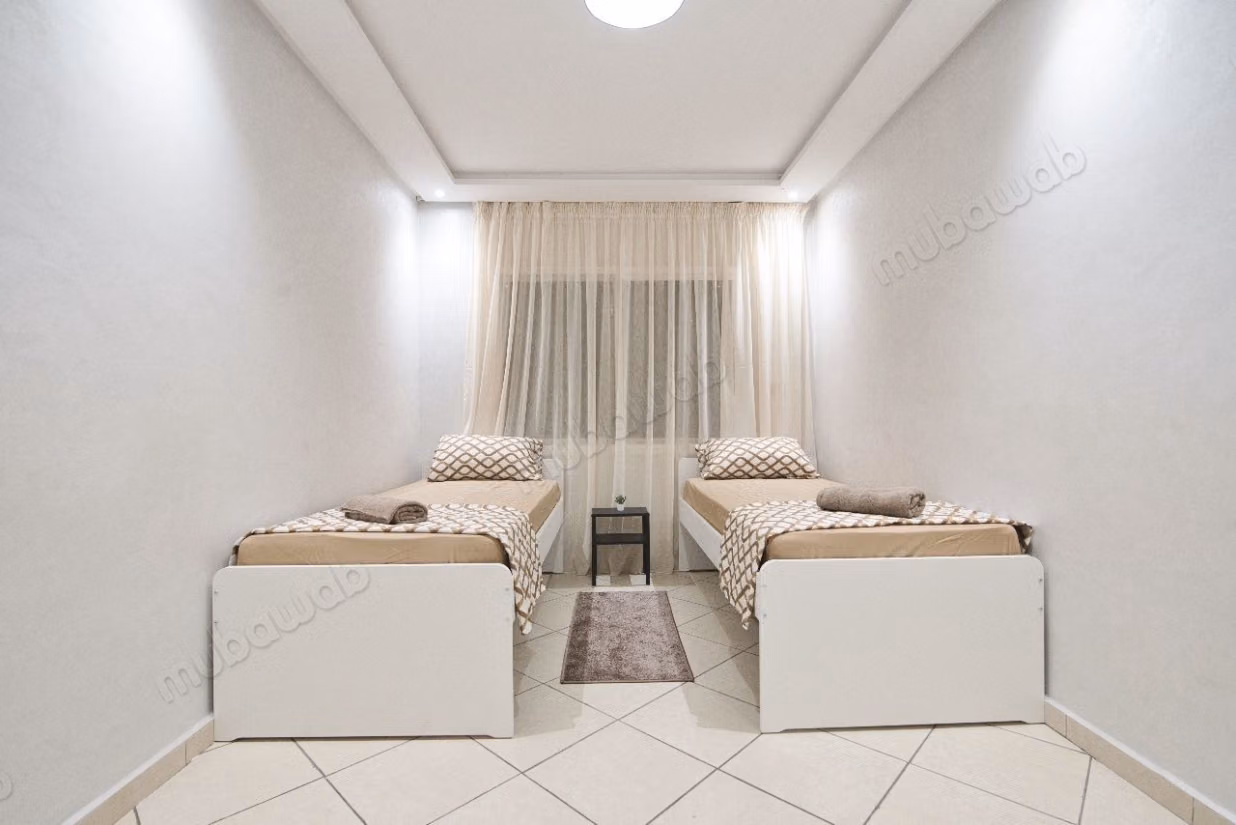 Affitto stagionale a Founti. Superficie di 126 m². Servizio di portineria disponibile, sistema di climatizzazione.