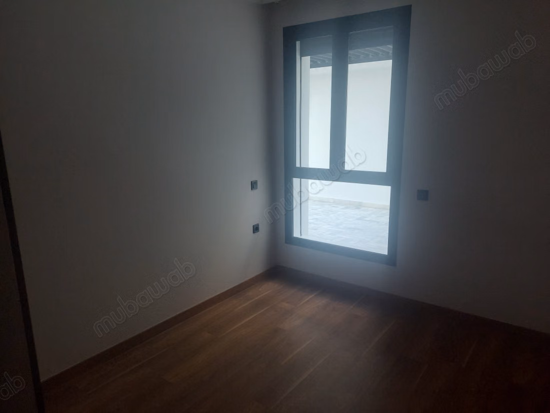 2-bedroom apartment for rent in Burgundy
2 bedrooms, double living room,
2 bathrooms, kitchen,
1 bathroom, no direct view,
the apartment is empty with parking space