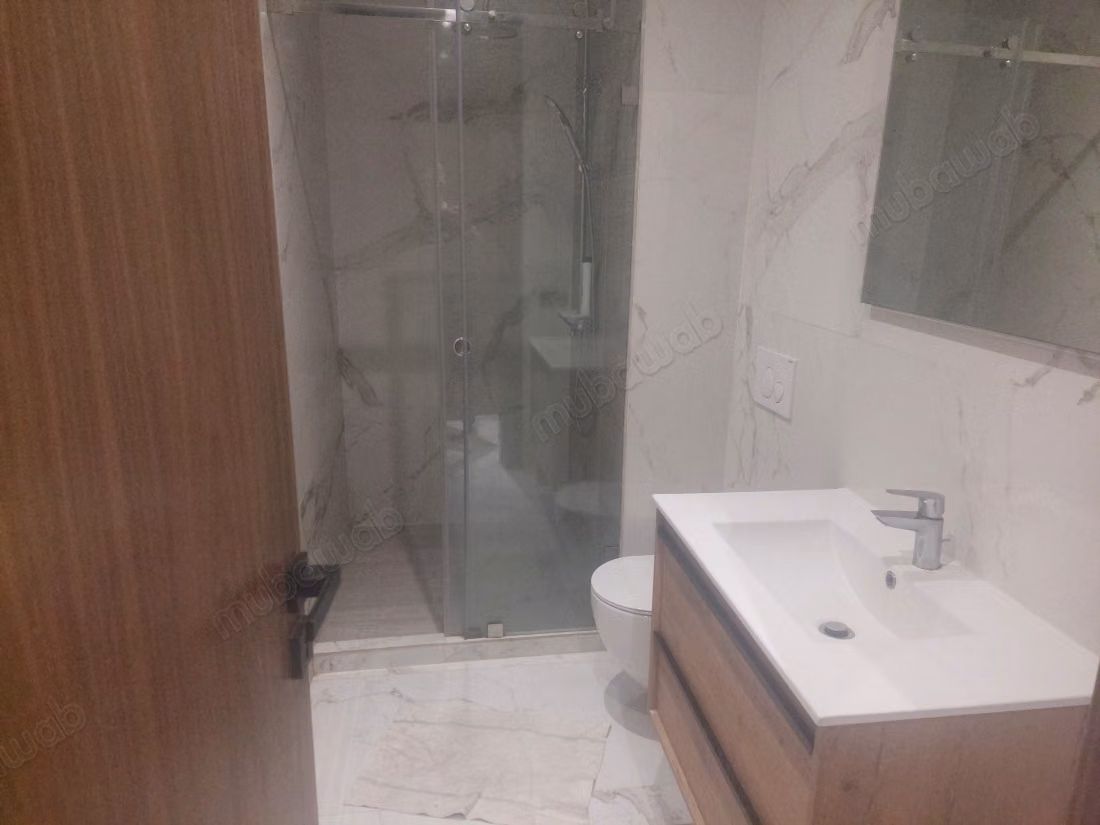 2-bedroom apartment for rent in Burgundy
2 bedrooms, double living room,
2 bathrooms, kitchen,
1 bathroom, no direct view,
the apartment is empty with parking space
