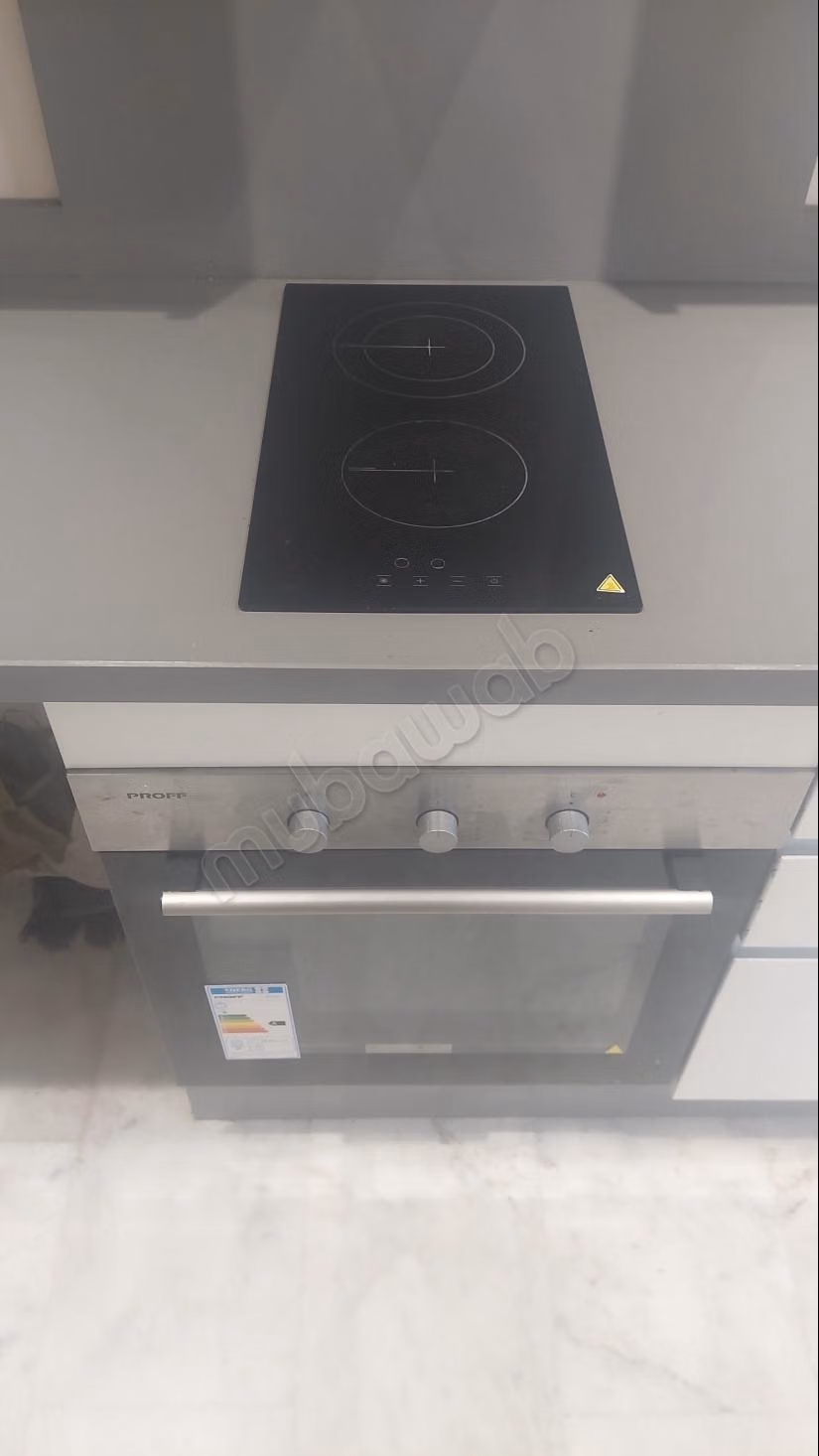 2-bedroom apartment for rent in Burgundy
2 bedrooms, double living room,
2 bathrooms, kitchen,
1 bathroom, no direct view,
the apartment is empty with parking space