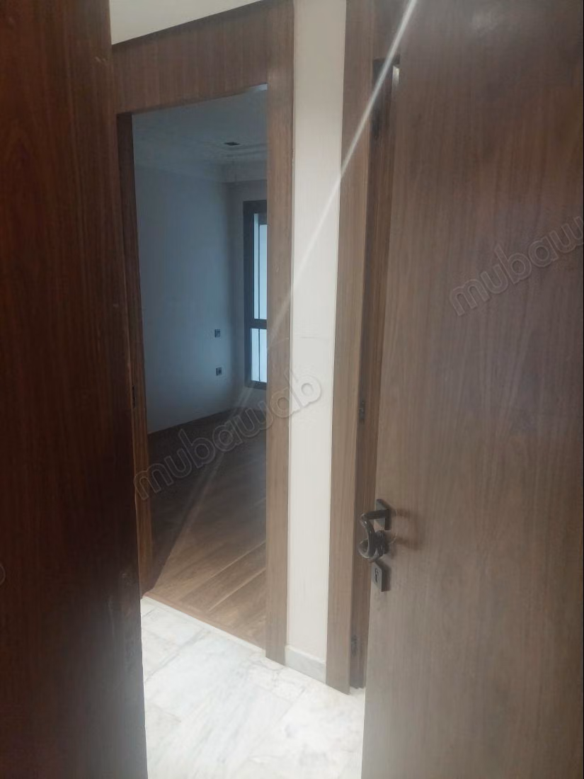 2-bedroom apartment for rent in Burgundy
2 bedrooms, double living room,
2 bathrooms, kitchen,
1 bathroom, no direct view,
the apartment is empty with parking space