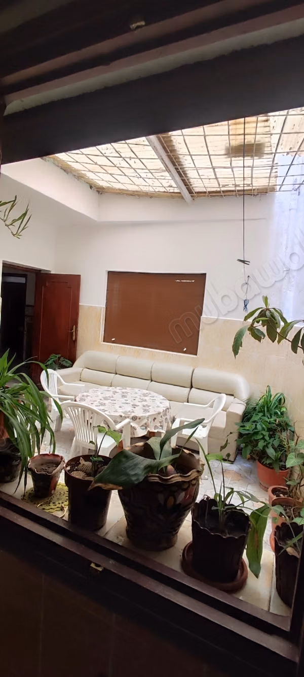 Appartement à l'achat à El Matar. 1 Pièce. Salon Marocain et antenne parabolique
