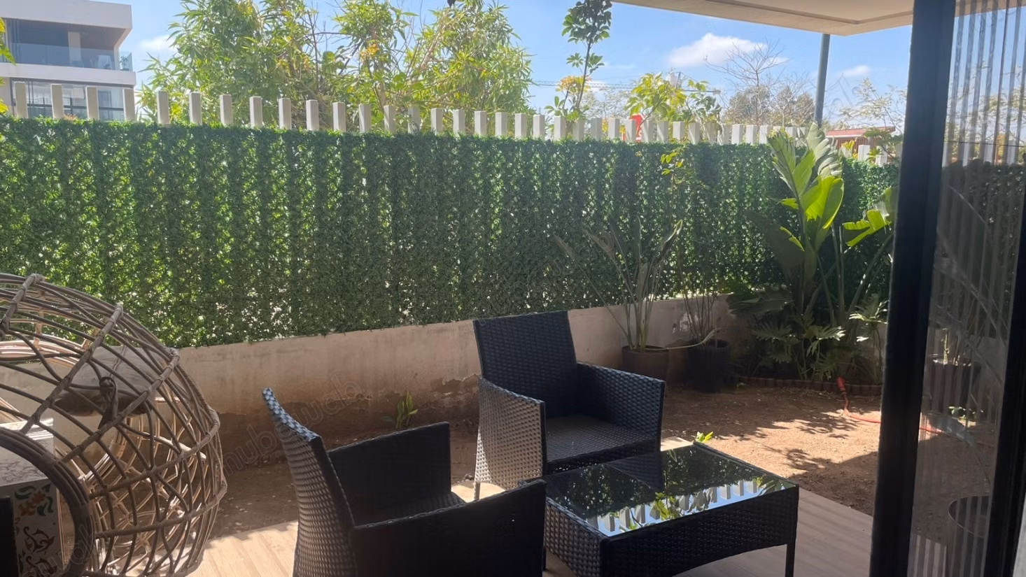 Vend appartement rez de jardin à Ville Verte. 3 chambres agréables. Tout confort avec piscine et cheminée