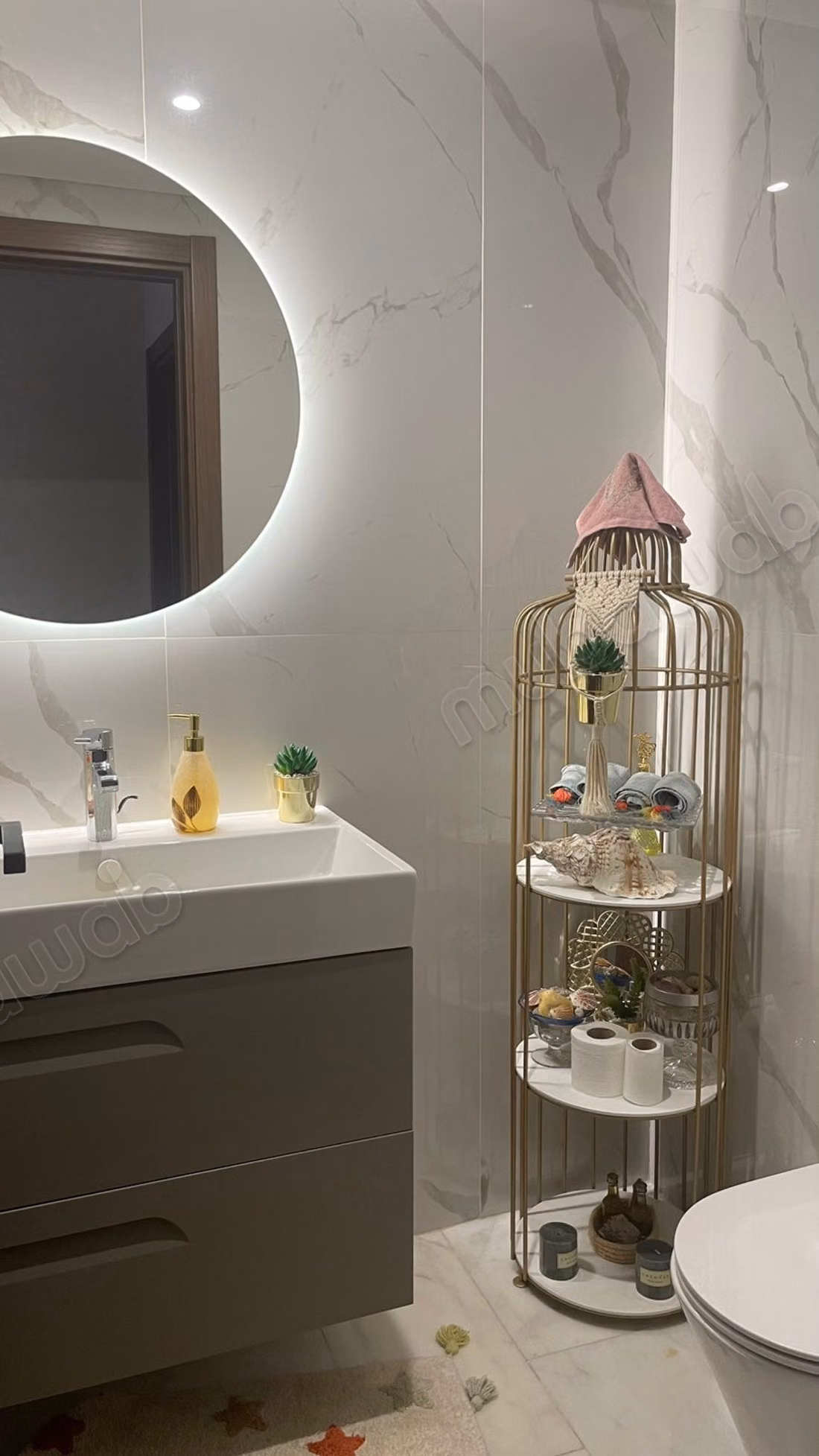 Vend appartement rez de jardin à Ville Verte. 3 chambres agréables. Tout confort avec piscine et cheminée